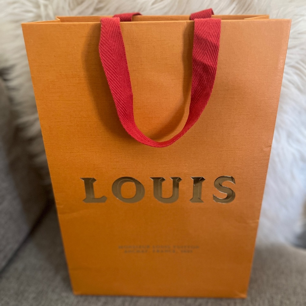 LOUIS VUITTON - Authentic Gift bag 🛍 Sz: 9 3/4” W x 14” H x 4 1/4” D